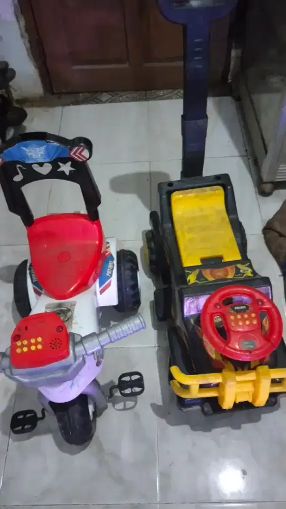 Mainan anak mobil dan motoran