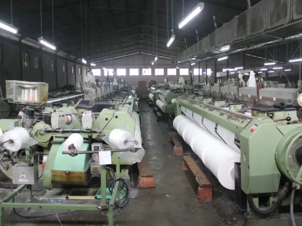 Harga Tidak Termasuk Mesin Ex Pabrik Kain - Raya Trosobo, Krian