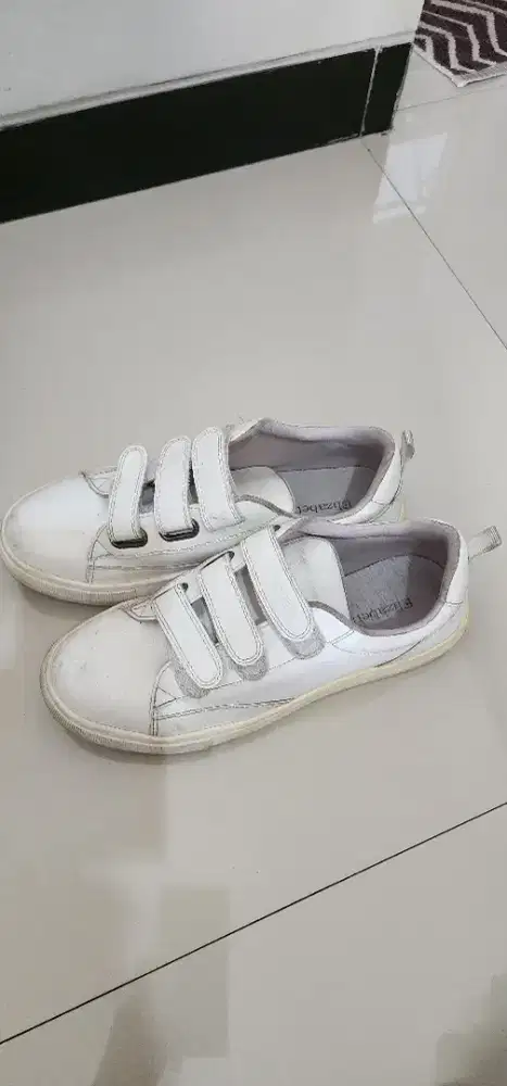 Sepatu elizabeth size 40 preloved
