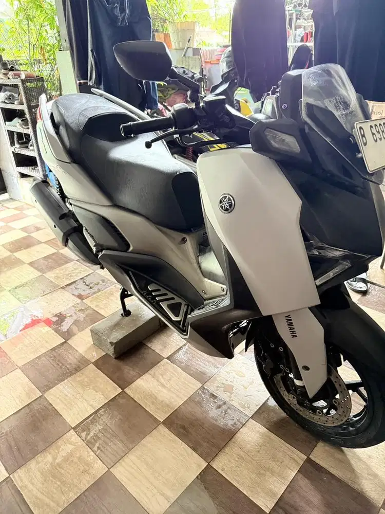 Xmax connected 2024 km low