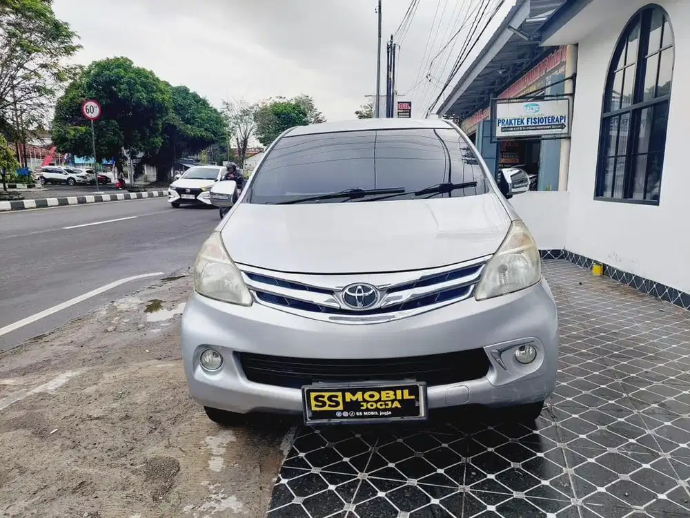 Dp 5jt. TOYOTA AVANZA G 2014 Matic Silver