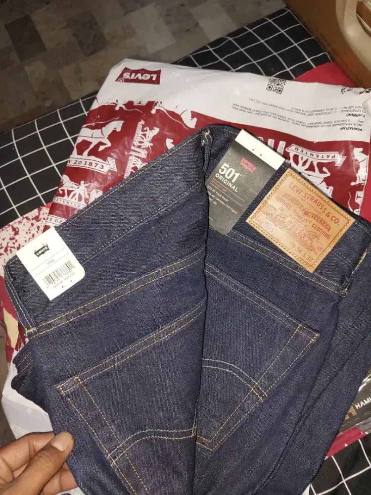 Jual Murah Levi's 501 Original Crispy Rinse
Ukuran = 34 in