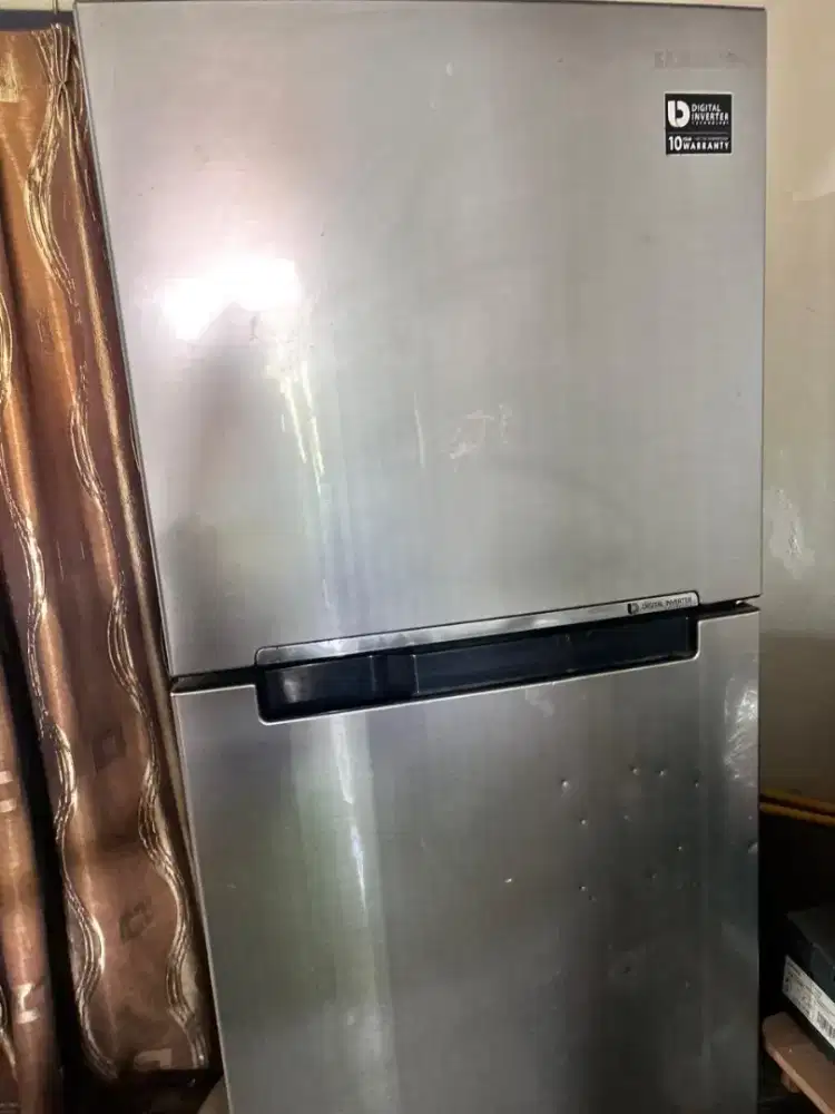 Kulkas merk SAMSUNG kondisi masih bagus