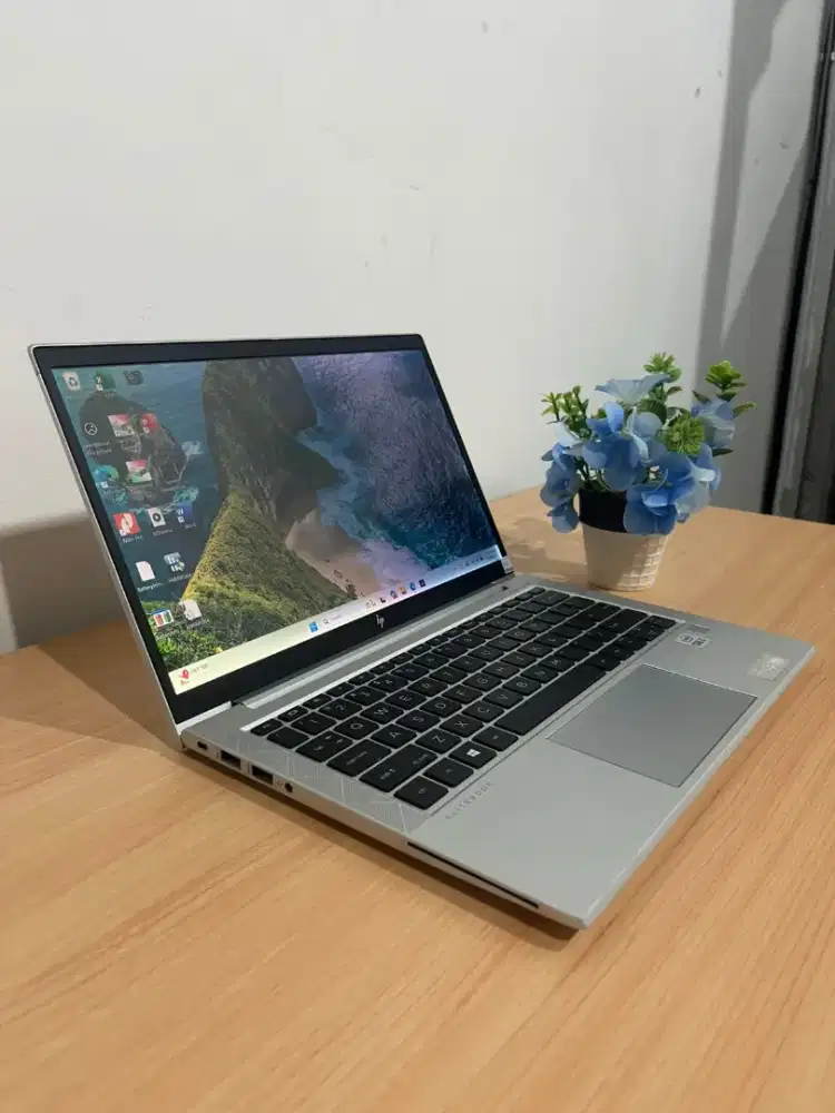 HP 830 17 GEN 10 / RAM 16/256GB