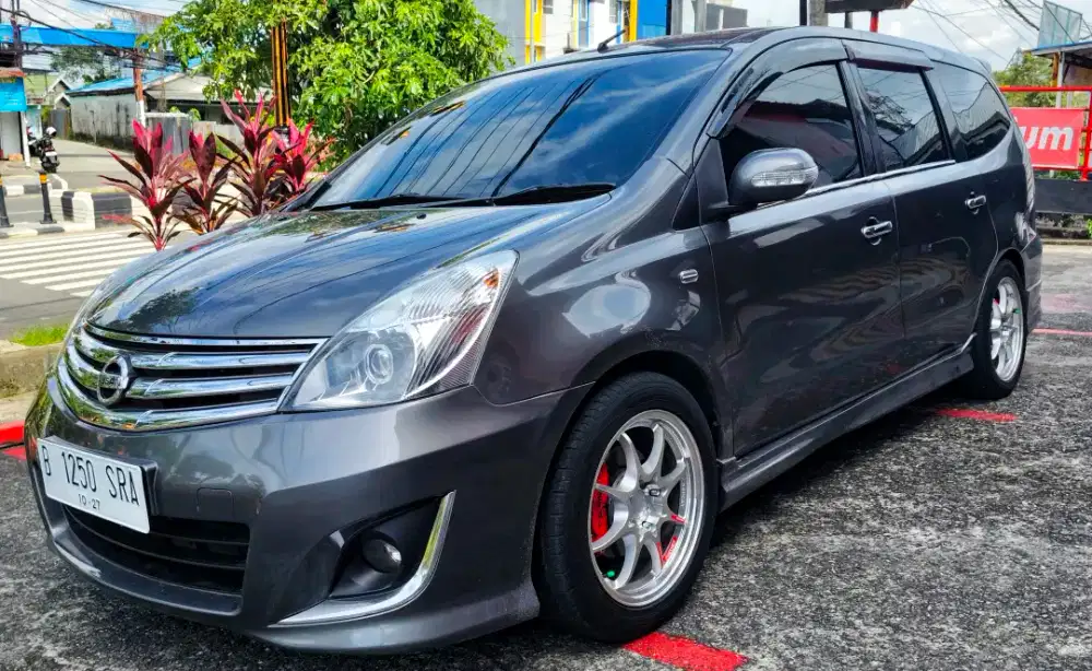 Nissan Grand livina XV  2012 matic