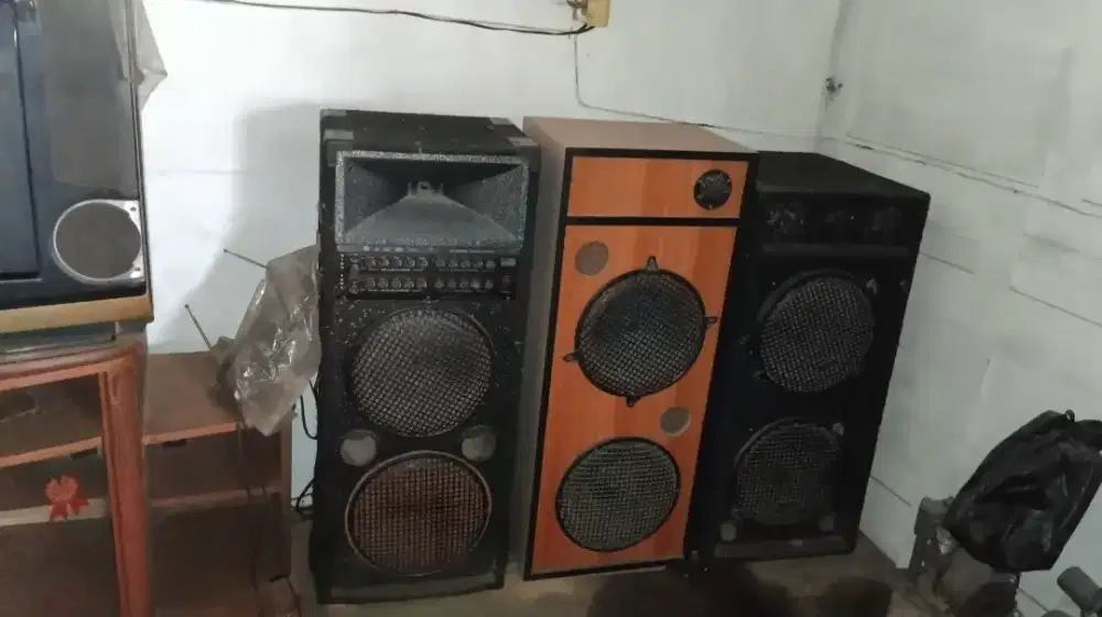Dijual Cepat : set home teather (3 pasang speaker + amplifier) nego
