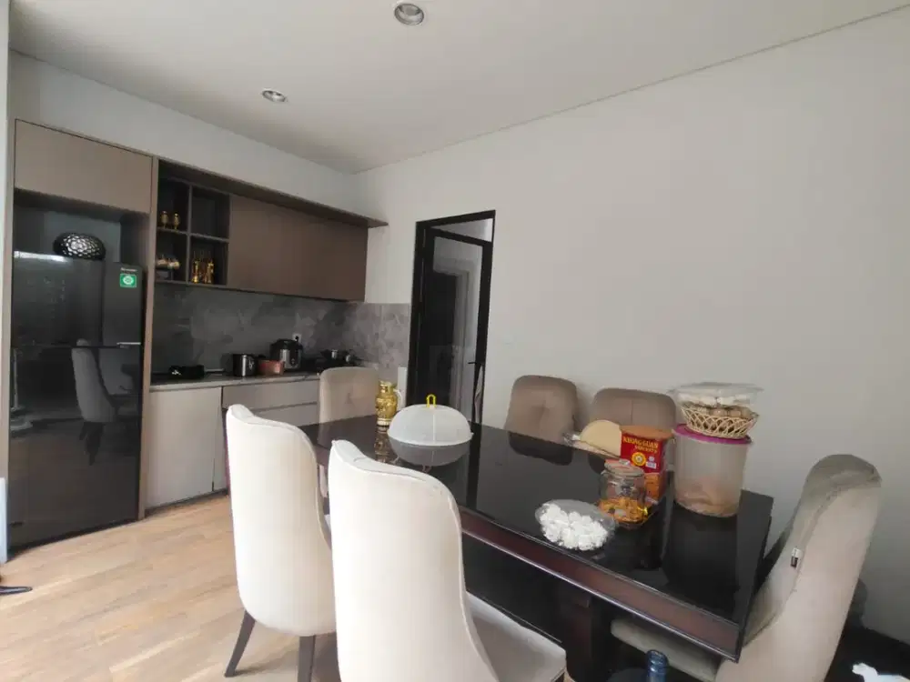 DISEWAKAN RUMAH FULL FURNISHED CLUSTER FLORA