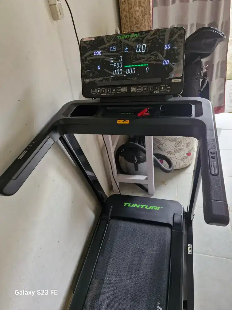 Smart Treadmill 1.5 HP Tunturi T40