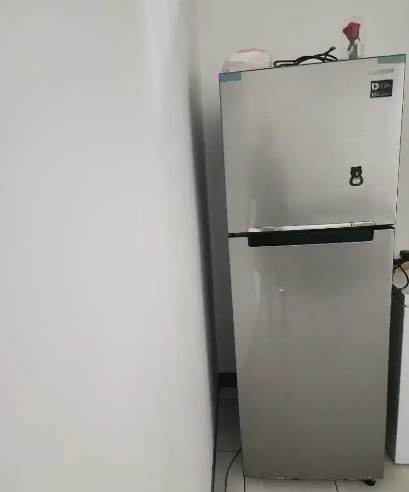 Like New Kulkas Samsung Digital Inverter 2 Pintu 321LTR RT32K5032S8/SE