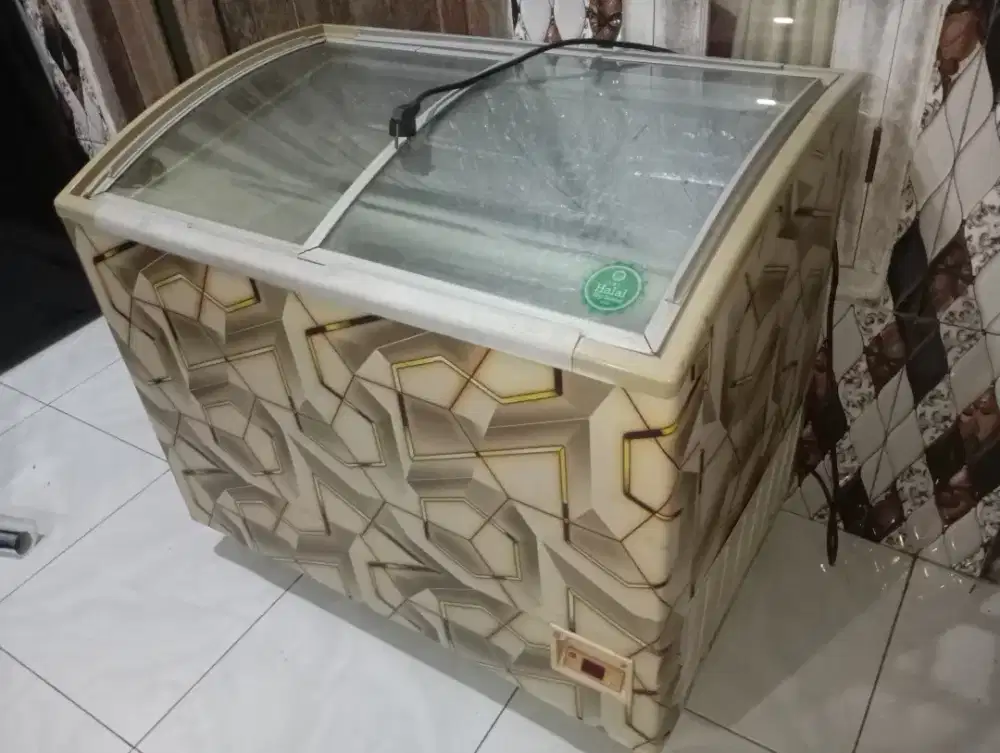 Freezer sleding kaca UK.242liter