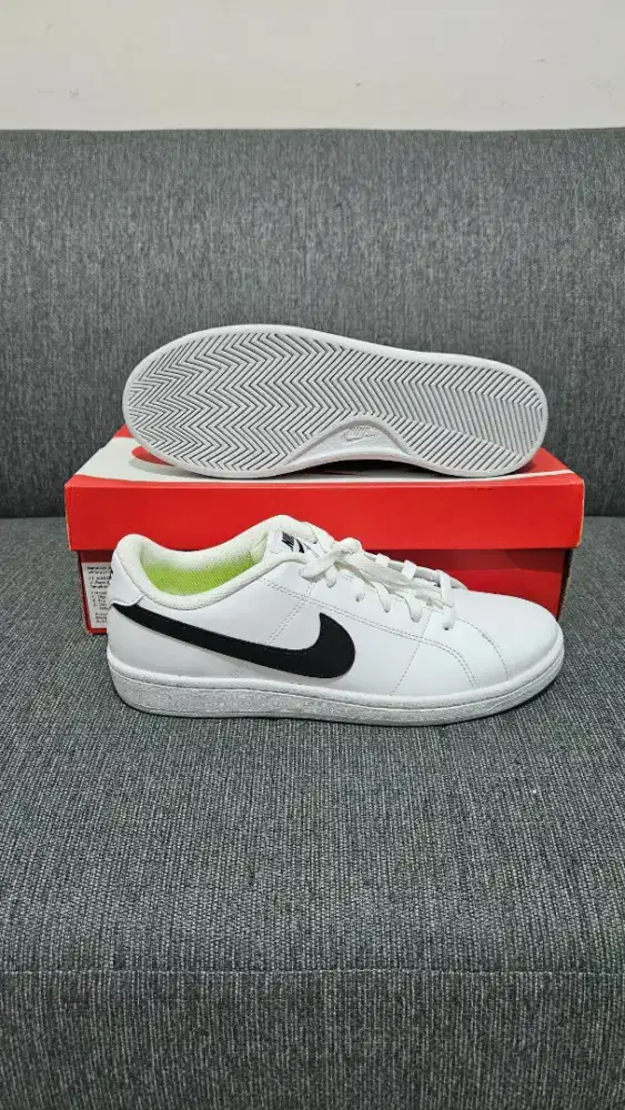 Nike court royale