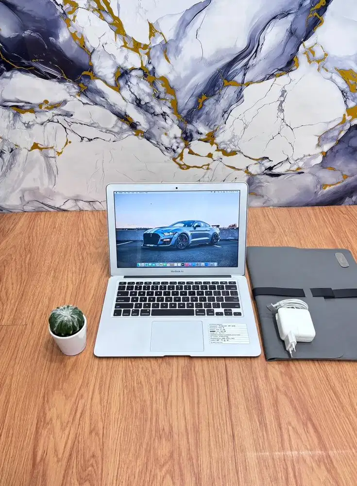MacBook Air 13 2017 i5/8/128 Mulus Like new