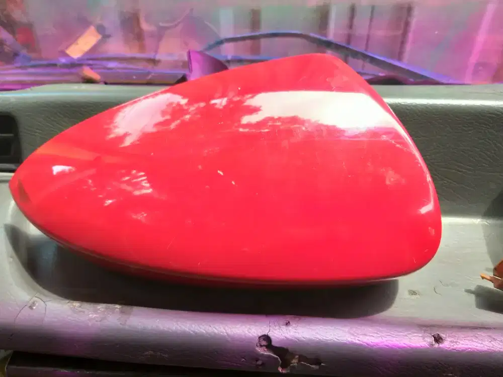 Mika tutup belakang spion