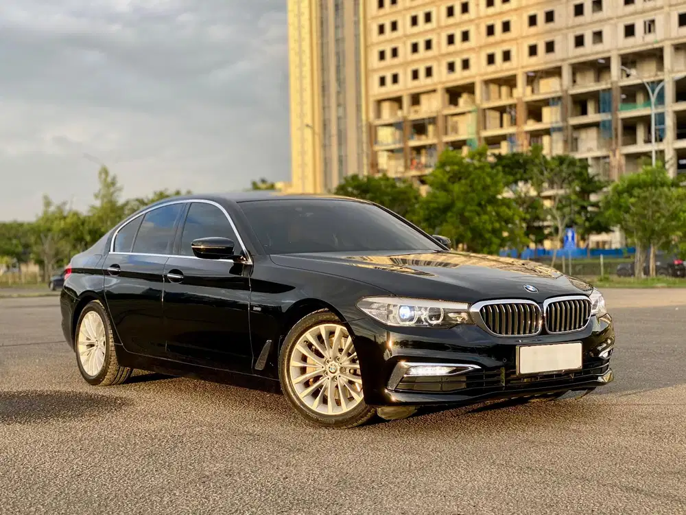SEDAN MEWAH ! BMW 530i G30 Luxury B48 tangan pertama 2018 / 2019