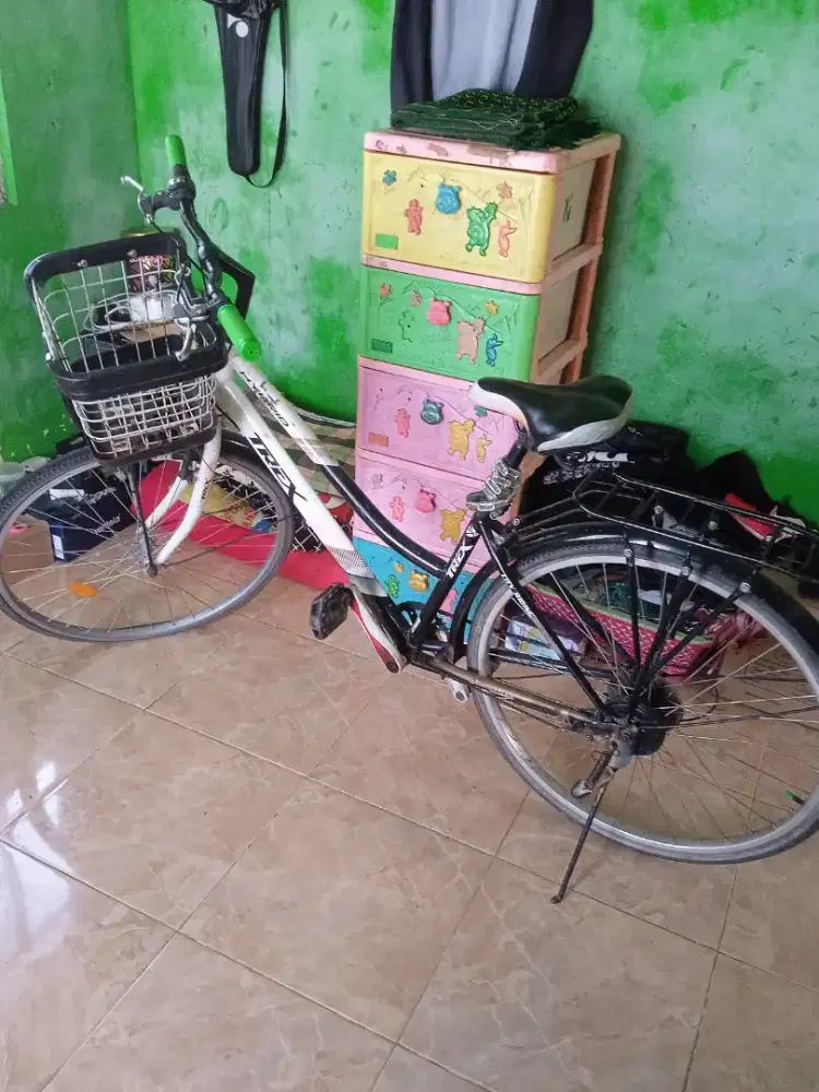 Sepeda bekas merek TREX, kondisi minus sedikit dan ban  muka bocor aja