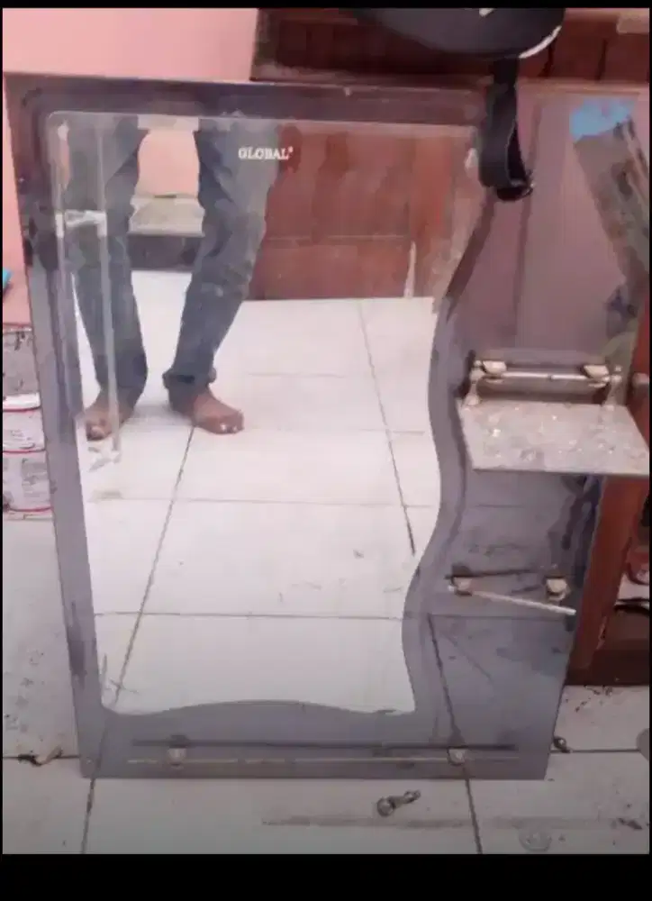 kaca hias dinding westafel