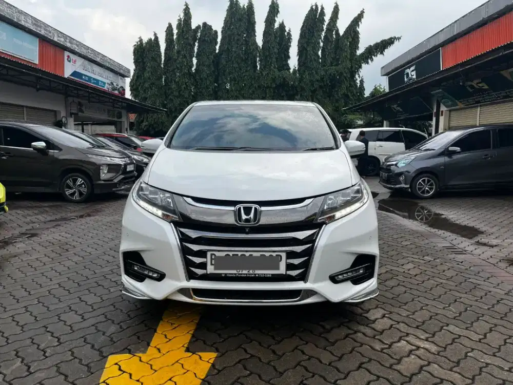 HONDA ODYSSEY E PRESTIGE  AT 2018 FACELIFT WHITE EDITION