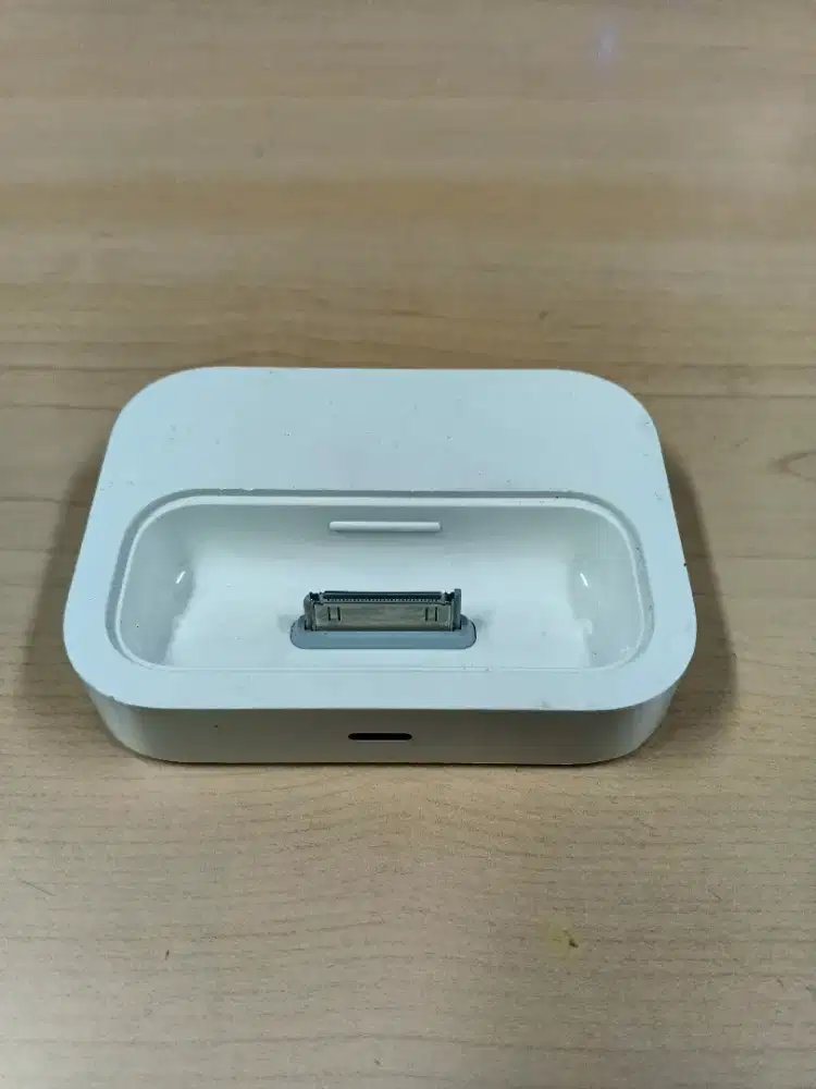 Doking ipod charger standing