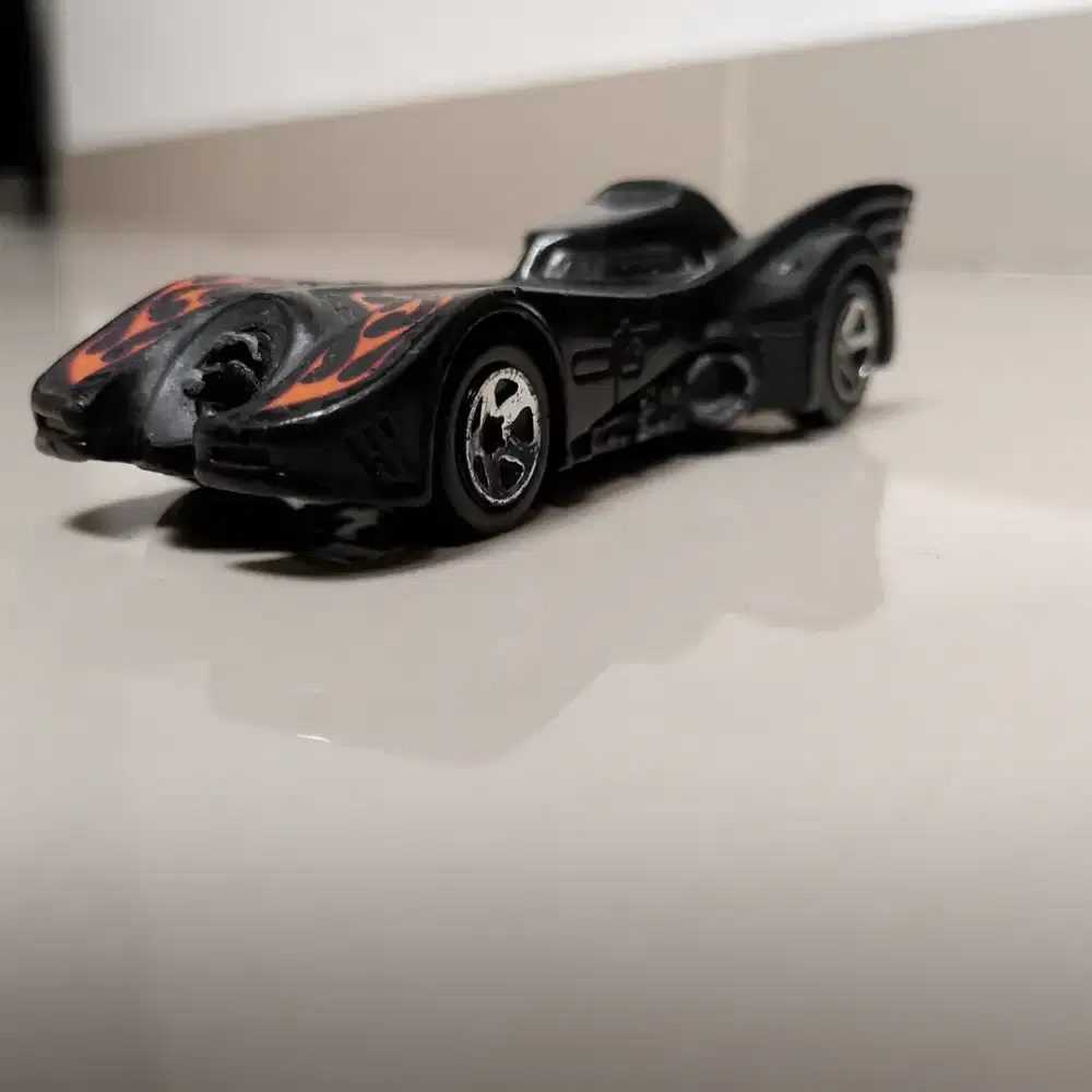 Mainan mobil Hotwheels batmobile
