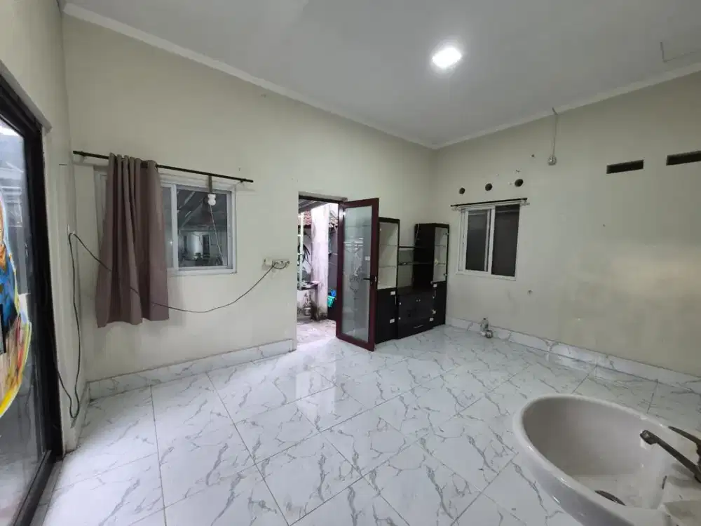 Rumah 4 Kamar Tidur Area Denpasar Utara