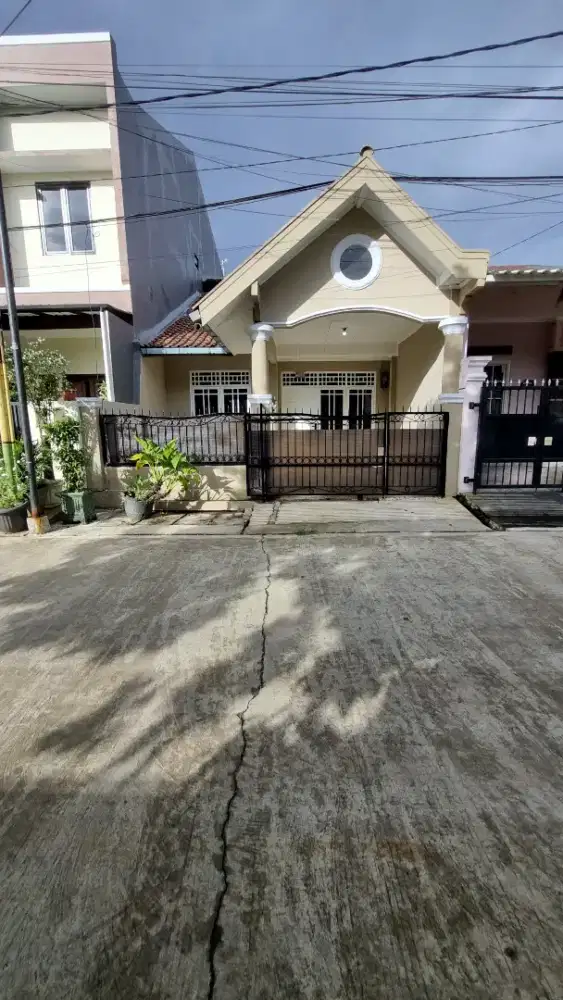 DISEWAKAN RUMAH LOKASI STRATEGIS DEKAT SMS DAN GADING SERPONG