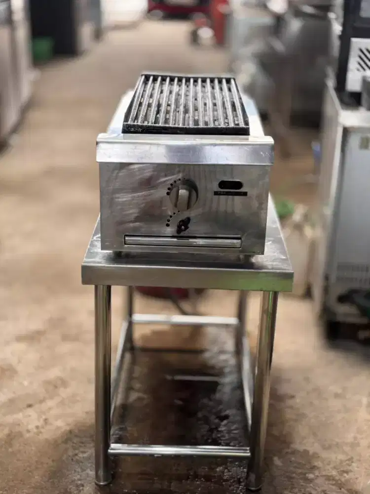 GRILL BATU LAVA

Ukuran 35x70x30

include meja