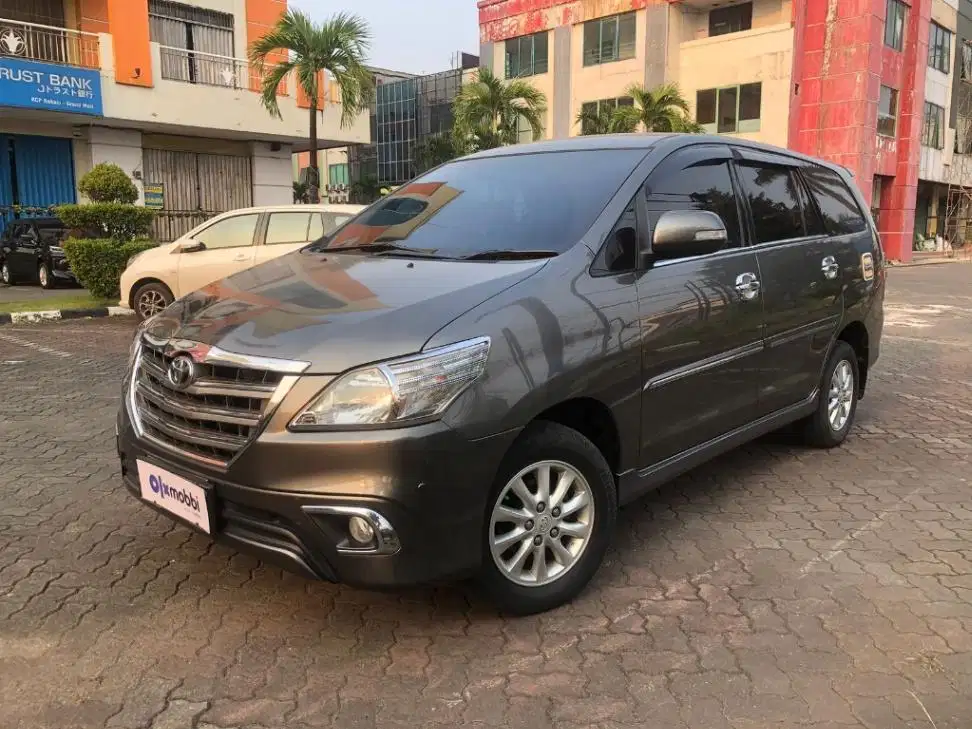 LOW DP Toyota Kijang Innova 2.0 V Bensin-AT 2015 UBK
