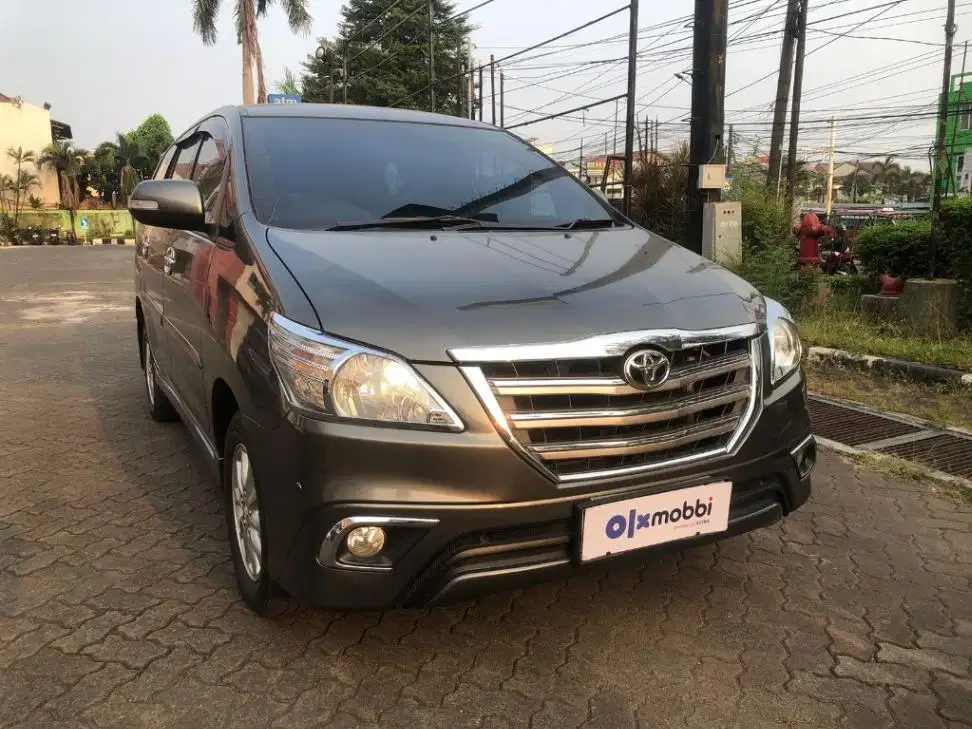 LOW DP Toyota Kijang Innova 2.0 V Bensin-AT 2015 UBK