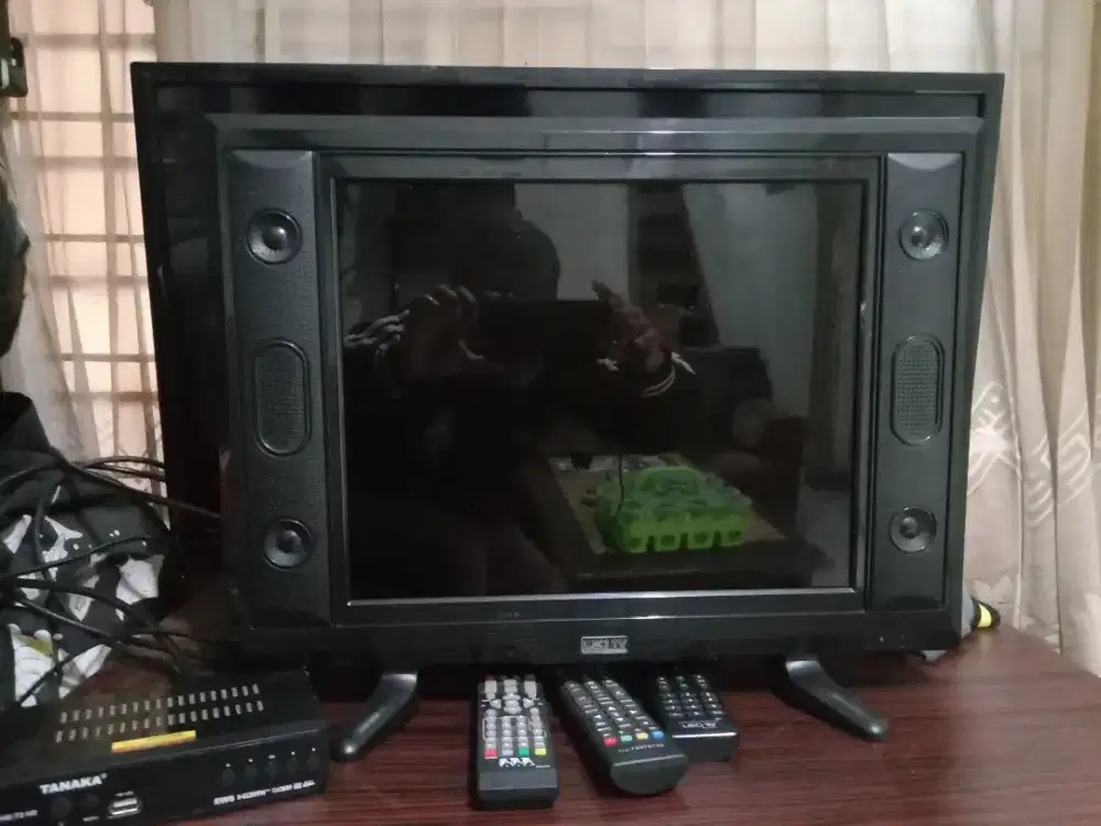 TV LED SAKURA 17 in + STB