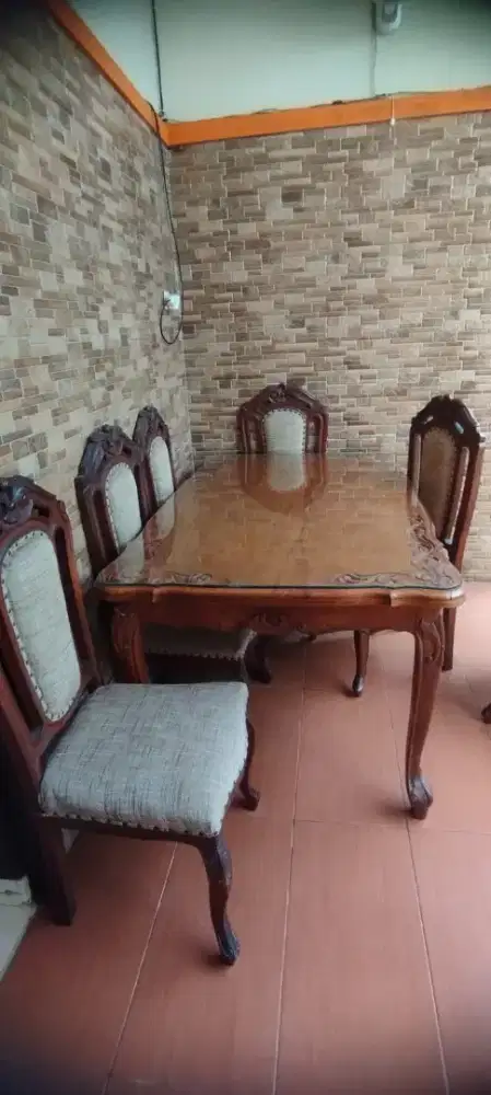 Meja makan kayu jati