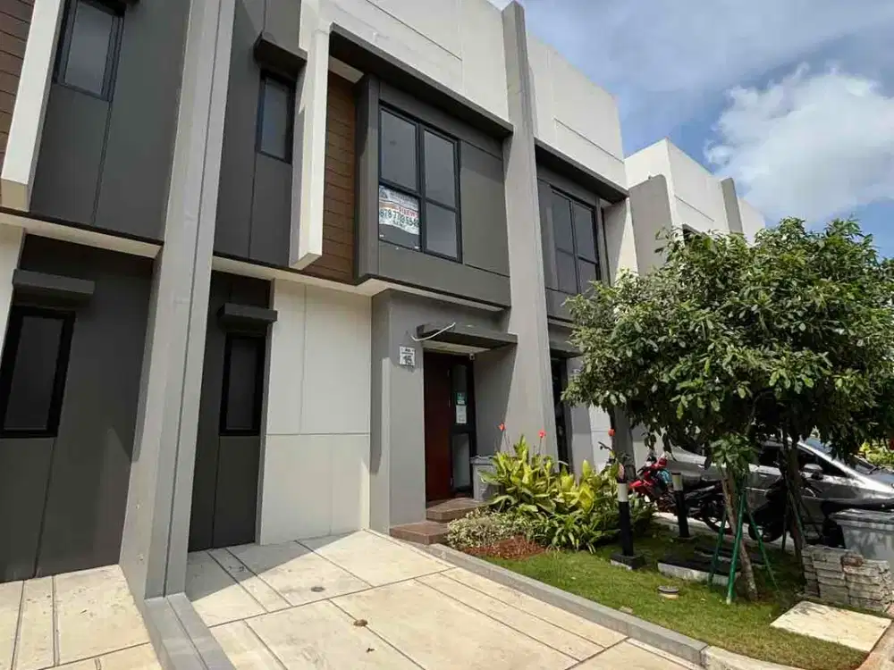 Disewakan Rumah 2 Lantai Baru 3 AC Canopy Summarecon Crown Gading Cluster Regia Tahunan