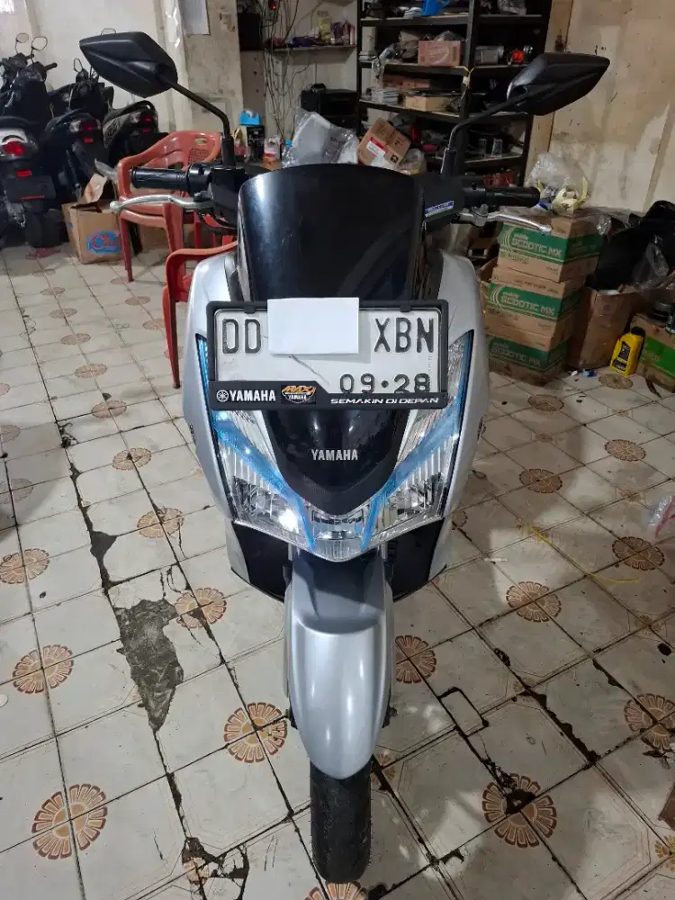 Yamaha Lexi 125cc 2023 abu-abu