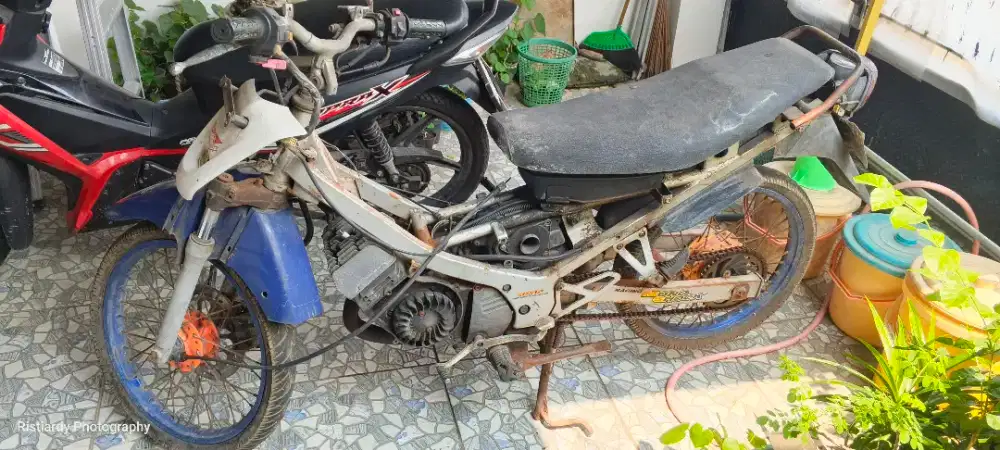 Suzuki Satria Lumba bekas bahan mati total (2 tak)