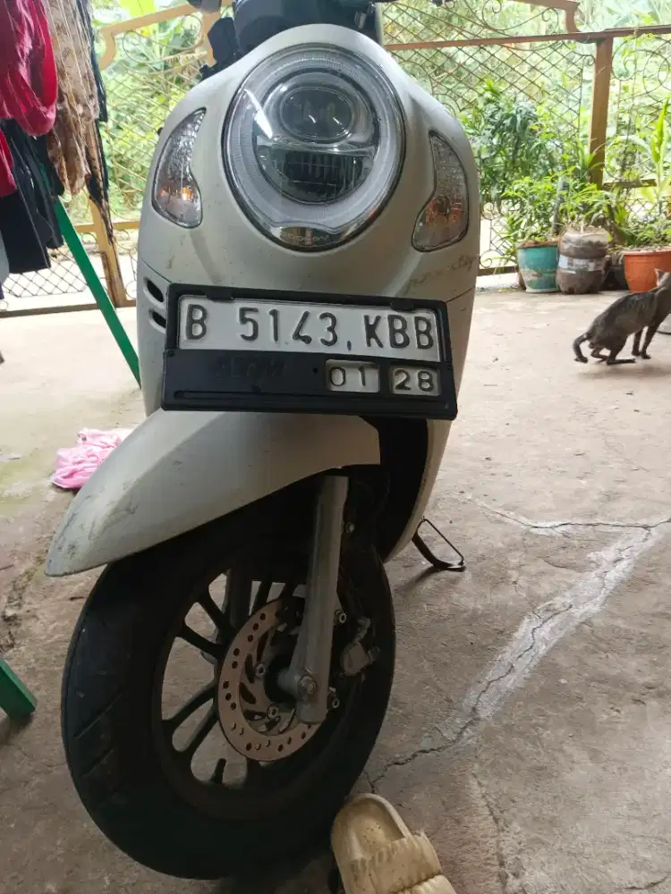 Jual cepat sooppy tahun 2023 warna putih pajak off 2 tahun