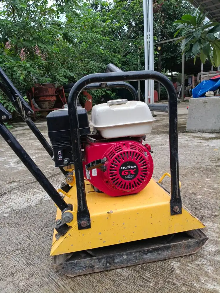 Jual Pemadat Paving Stamper Kodok Honda Kondisi Siap Pakai