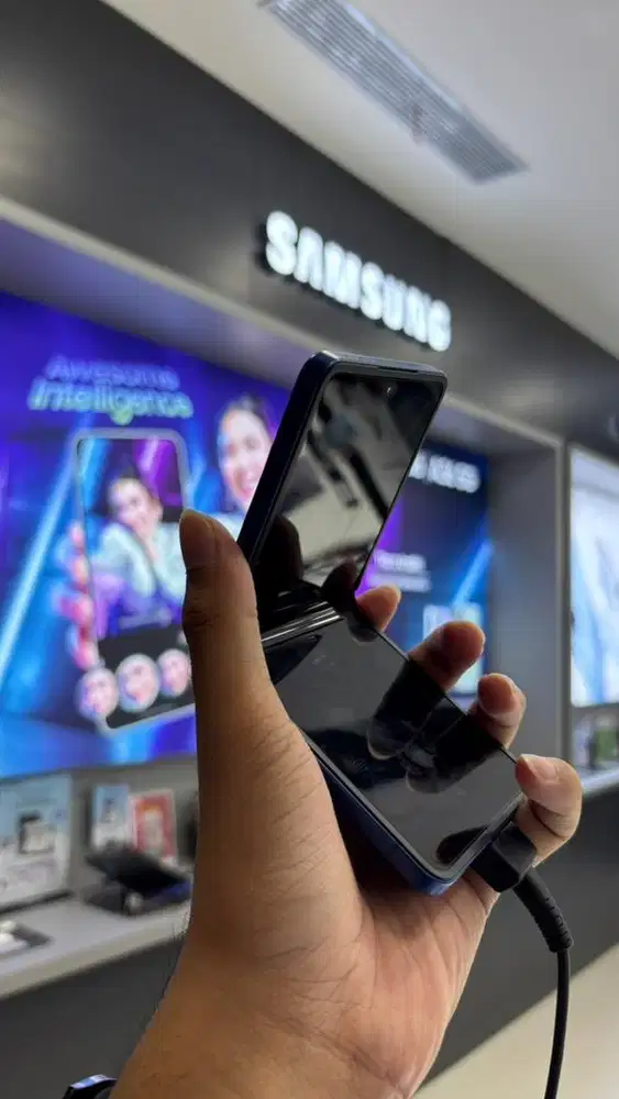 samsung Galaxy z flio7