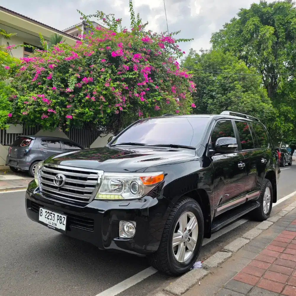 ATPM. Luar Biasa Bagus. Toyota Land Cruiser VX200 DIESEL ATPM