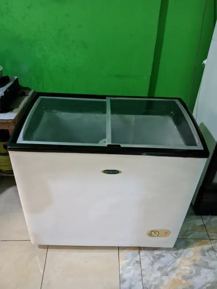 dijual cepat frezzer box kaca
