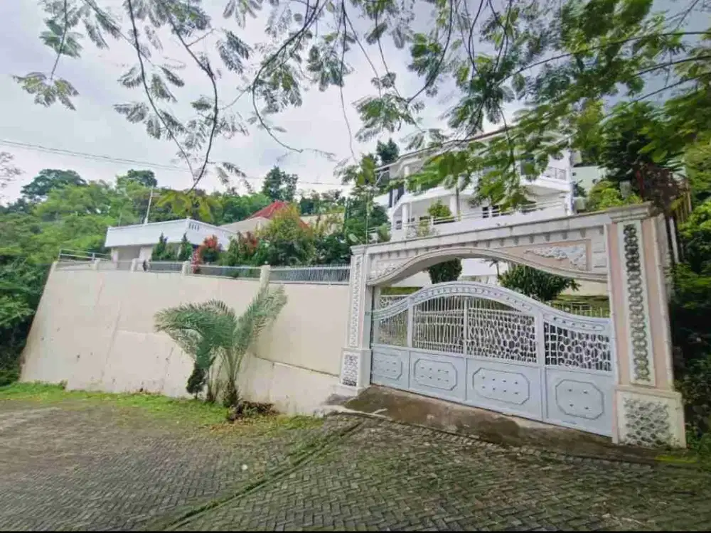 jual villa Tretes ,- Pandaan siap huni bagus, pemandangan alam, udara sejukn