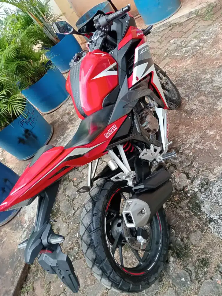Dijual Cash Motor Honda CBR 150 R Tahun 2016
