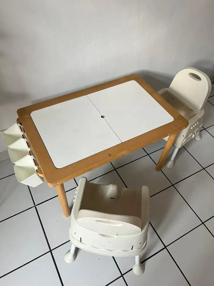 Meja belajar anak lengkap dengan 2 kursi/ balita/ storage/ papan tulis
