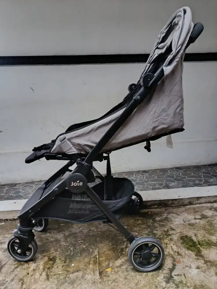 Dijual joie pact lite stroller lipat ringan.