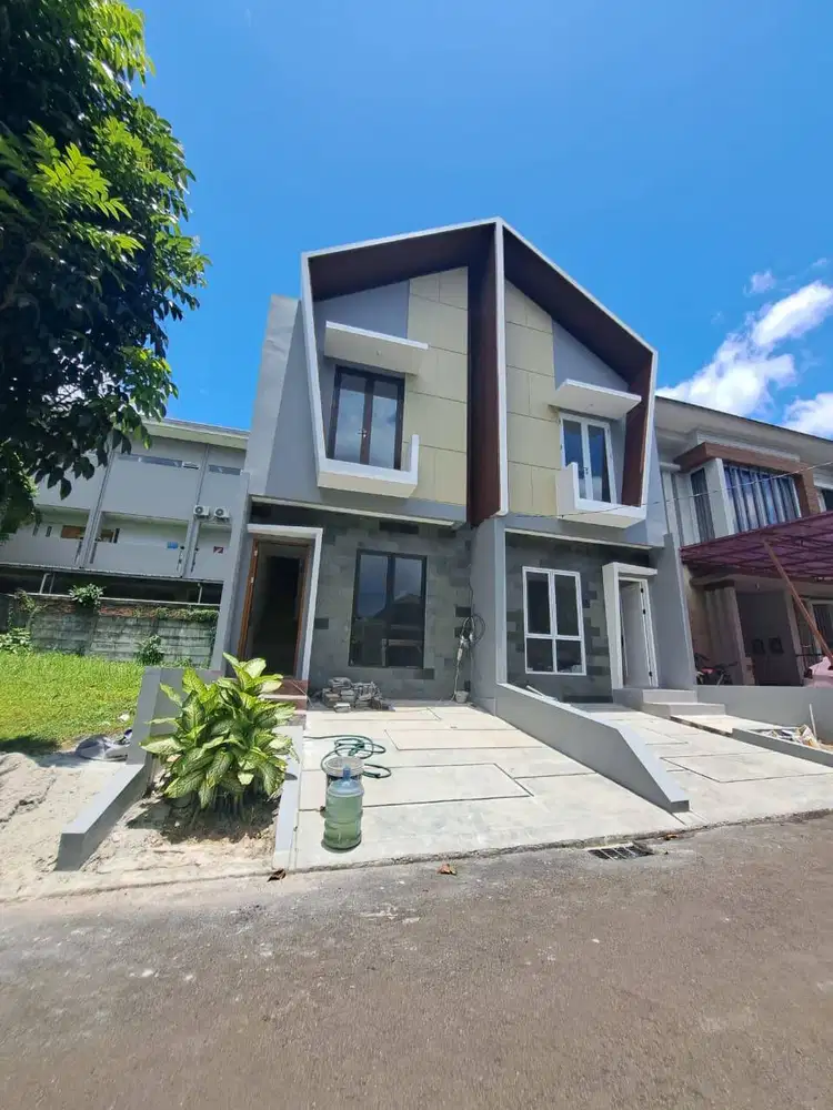 Dijual Rumah SHM Bonus Kitchen Set 2 Lantai di Kencana Loka Extension