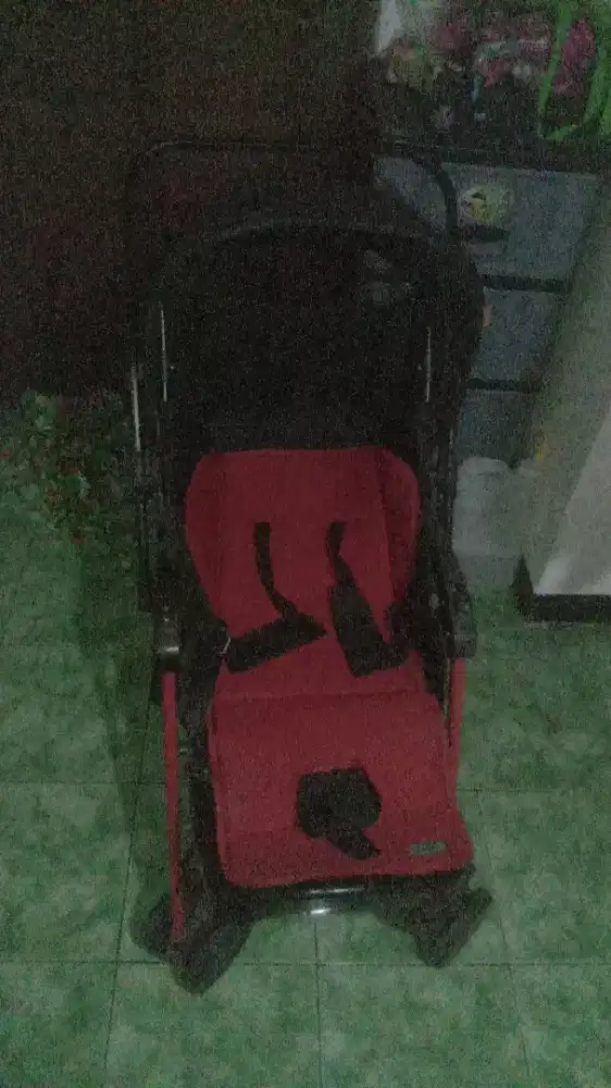 Stroller bekas merah hitam