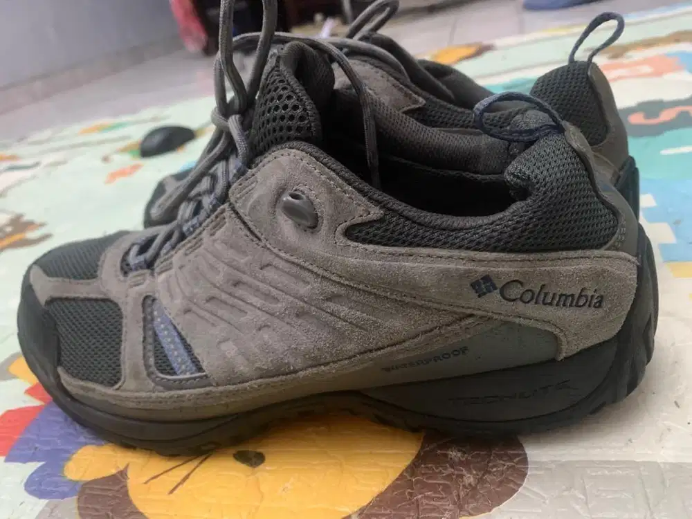 Sepatu outdoor columbia size 43