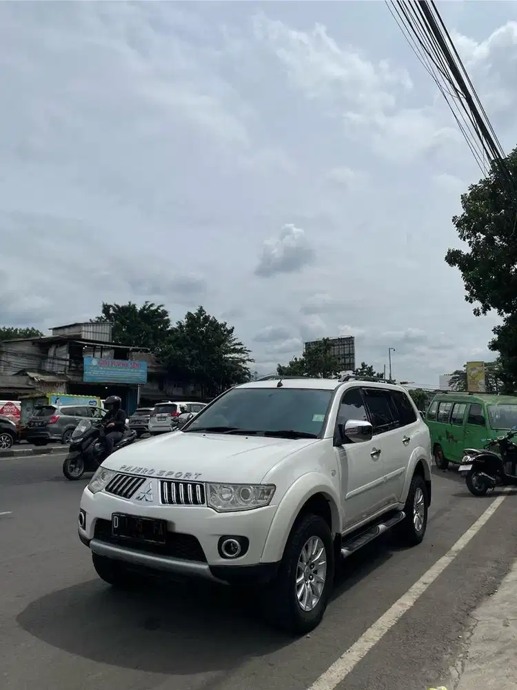 Mitshubishi pajero sport Exceed 2.5 AT 2011