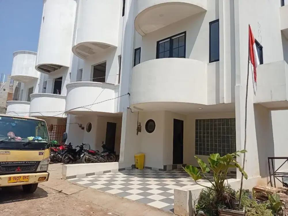 Rumah 2 Lantai + Rooftop SHM Strategis Bebas Banjir di Pondok Kelapa