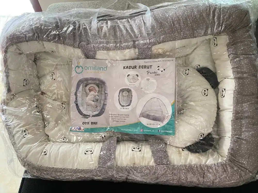 Kasur bayi dan tudung