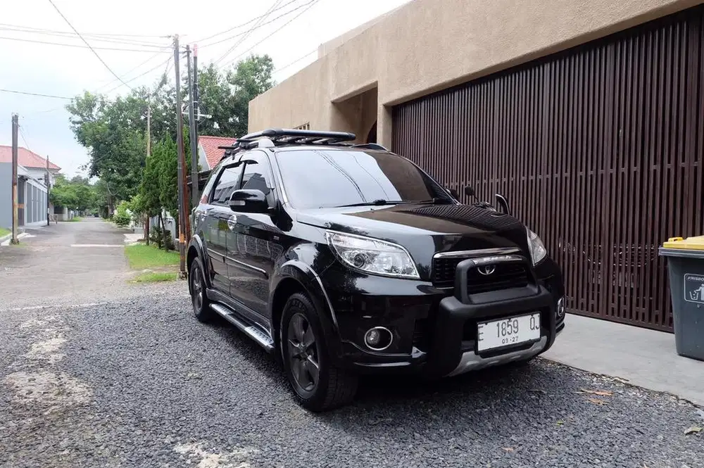 Toyota Rush g 2013 matic. Service di dealer resmi toyota plered.