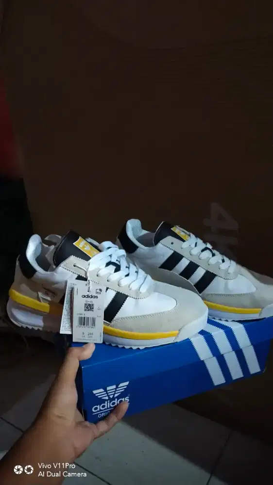 Sepatu adidas sl72 rtn
